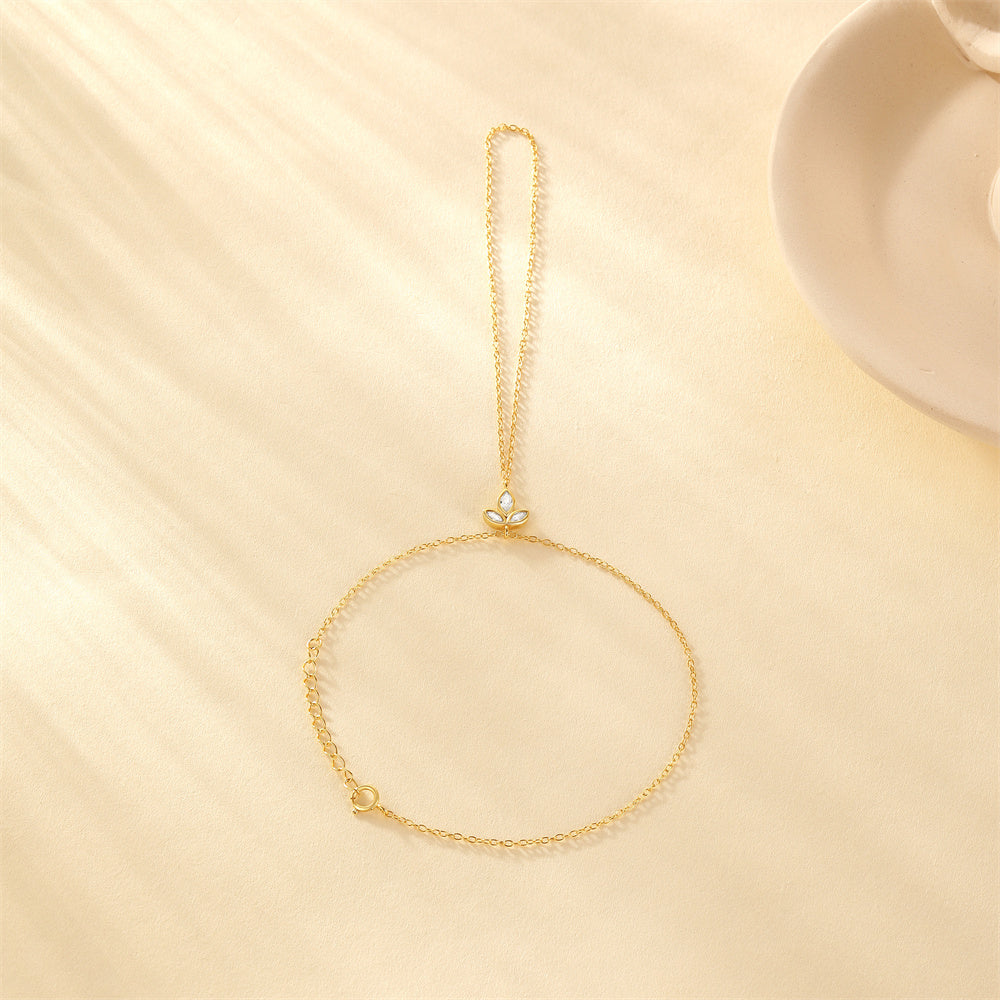 Gold plated 925 sterling silver hand chain bracelet with clover zircon detail and chain link design