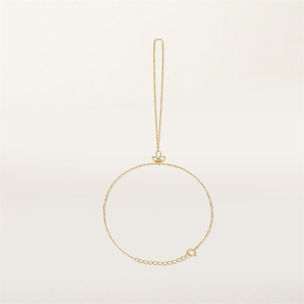 Gold plated 925 sterling silver hand chain bracelet with clover zircon detail and chain link design