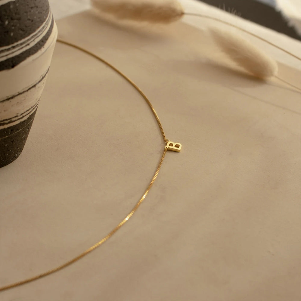 Gold plated stainless steel letter pendant necklace with 42+8 cm chain, minimalist initial jewelry for women.
