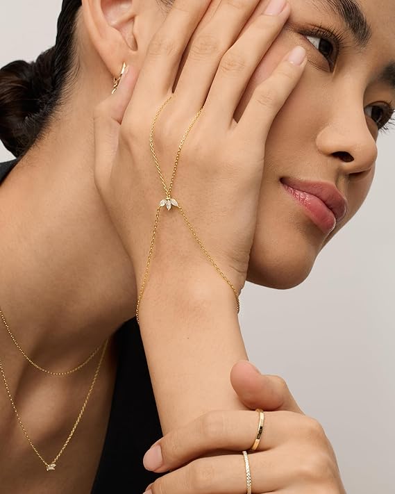 Gold plated 925 sterling silver hand chain bracelet with clover zircon detail and chain link design