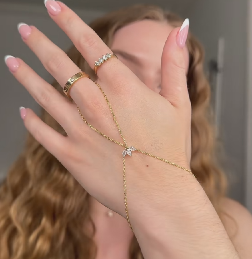 Gold plated 925 sterling silver hand chain bracelet with clover zircon detail and chain link design